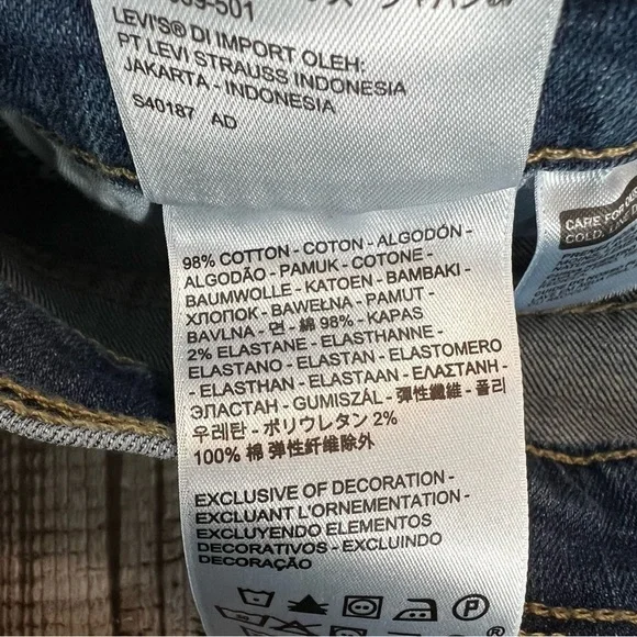 Levi’s Mid Wash Mid-Rise Stretch Jean Shortie Shorts size 31 - Picture 4 of 6